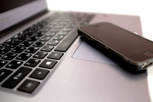 Conseils pour camper en toute sécurité dans des zones sans signal cellulaire.